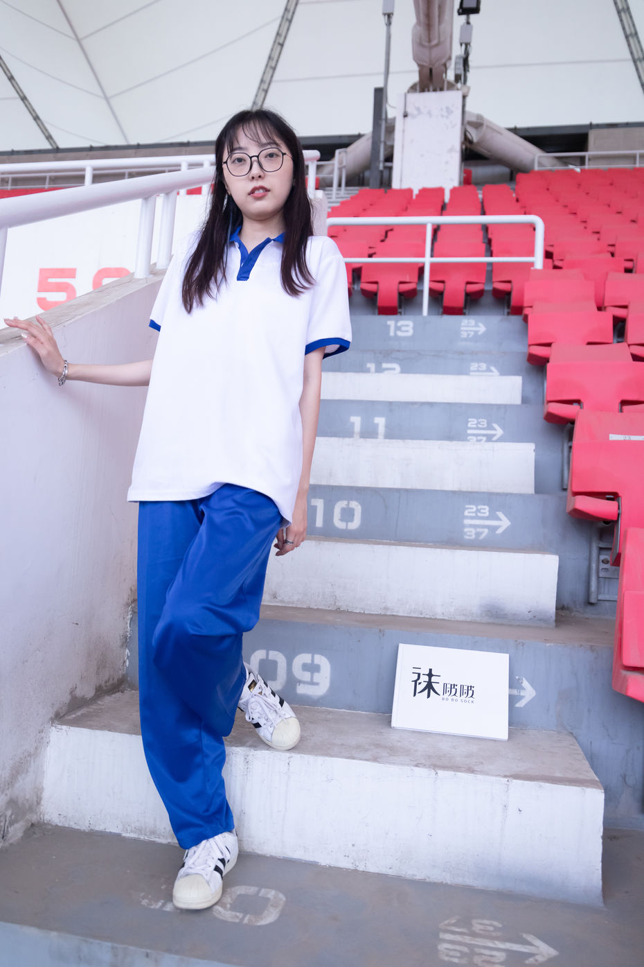 [BoBoSocks袜啵啵]NO.002 稚予-校服、贝壳头、白棉袜、裸足[13P+1V／2.99GB]