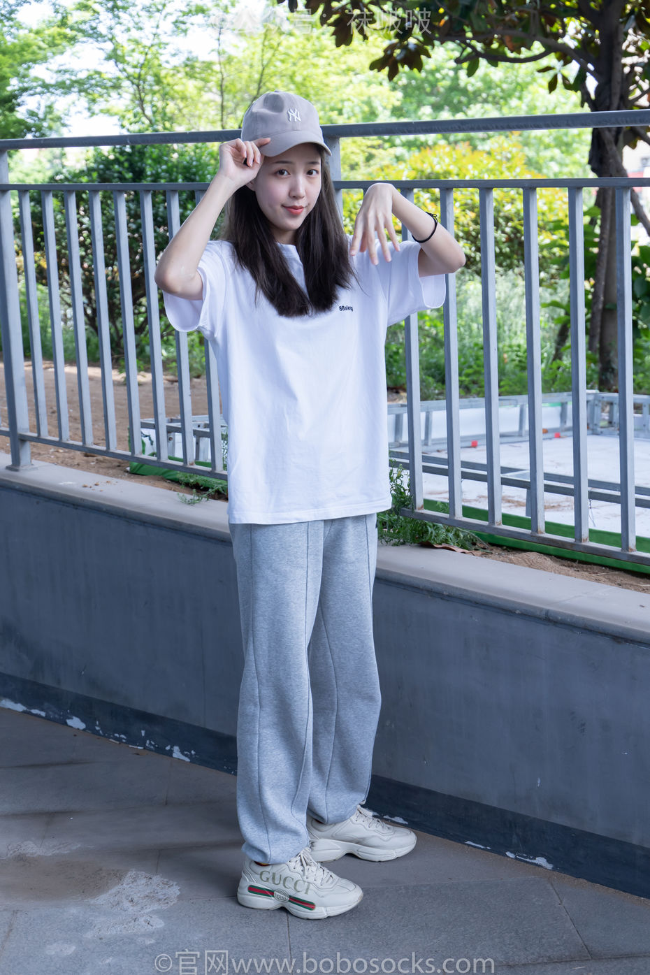 [BoBoSocks袜啵啵]NO.012 泡芙-运动鞋、白棉袜、裸足[132P+1V／3.64GB]