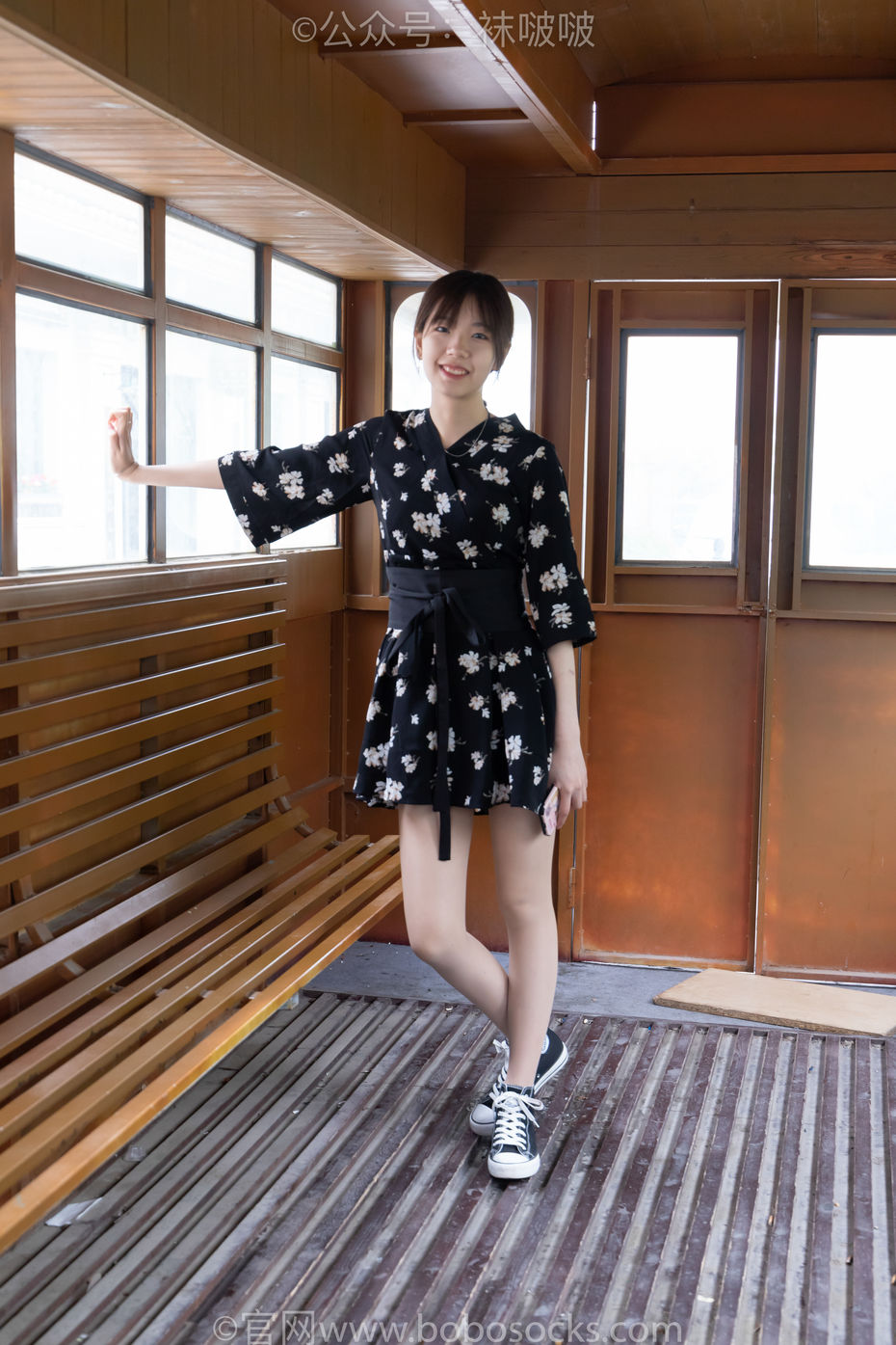 [BoBoSocks袜啵啵]NO.013 小甜豆-匡威帆布鞋、浅灰色短棉袜、肉丝[132P+1V／8.07GB]