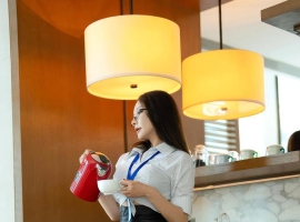 [Ugirls尤果网]爱尤物 2024.08.05 No.2914 果儿 咖啡间偶遇 [35P-223MB]