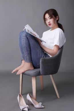 [奈丝写真] NO.127 可乐-白T牛仔裤里的丝袜[37P/592M]