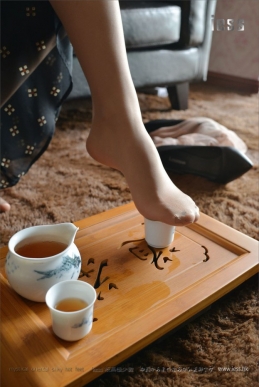 [IESS异思趣向] 2017.01.31 丝足便当068：《请茶》小C [99P/195M]