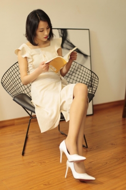 [奈丝写真] NO.009 成希-你是选择看书还是看我？[30P/111M]